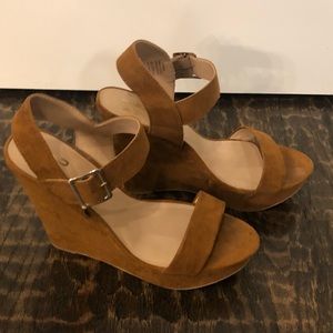 Tan Jordie Wedges Mix no.6 Like New 9.5
